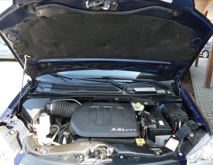 Chrysler Town & Country 30