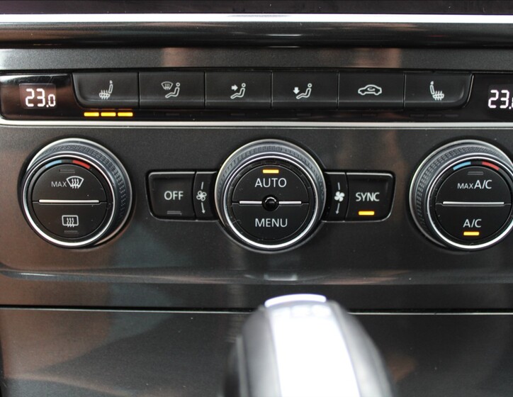 Volkswagen Golf 16