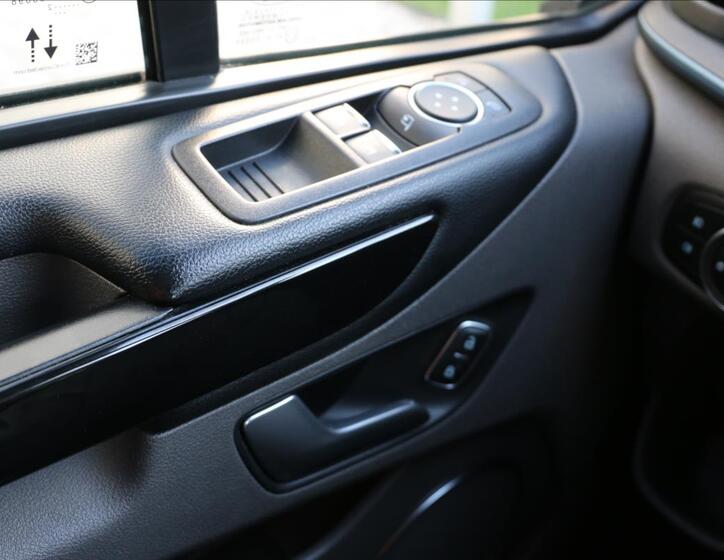 Ford Tourneo Custom 15