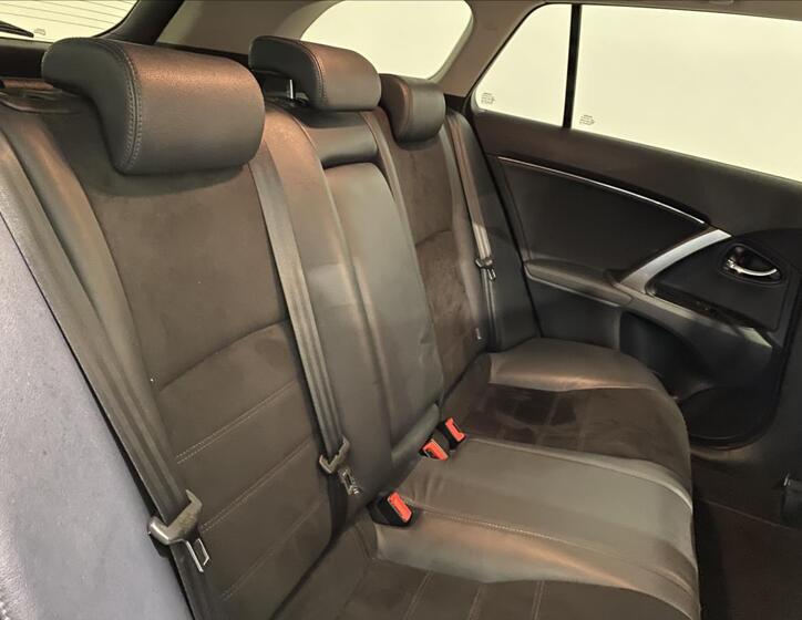 Toyota Avensis 8