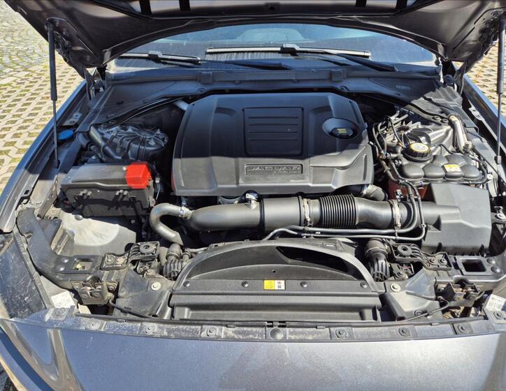 Jaguar XE 21