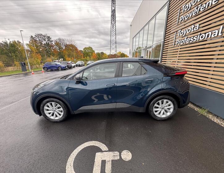 Toyota C-HR 4