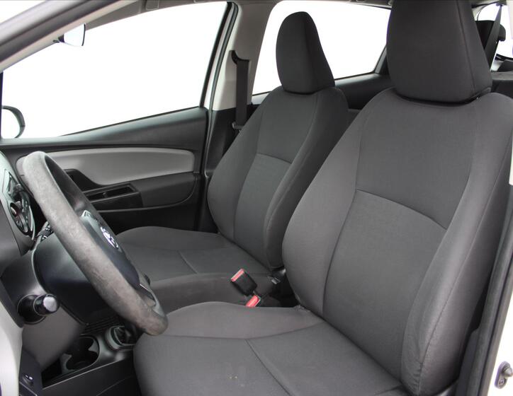 Toyota Yaris 9
