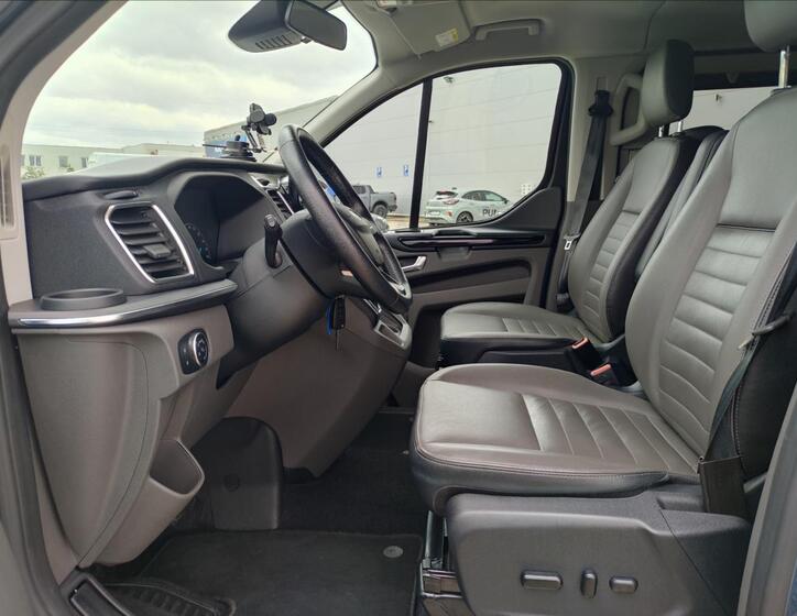 Ford Tourneo Custom 19