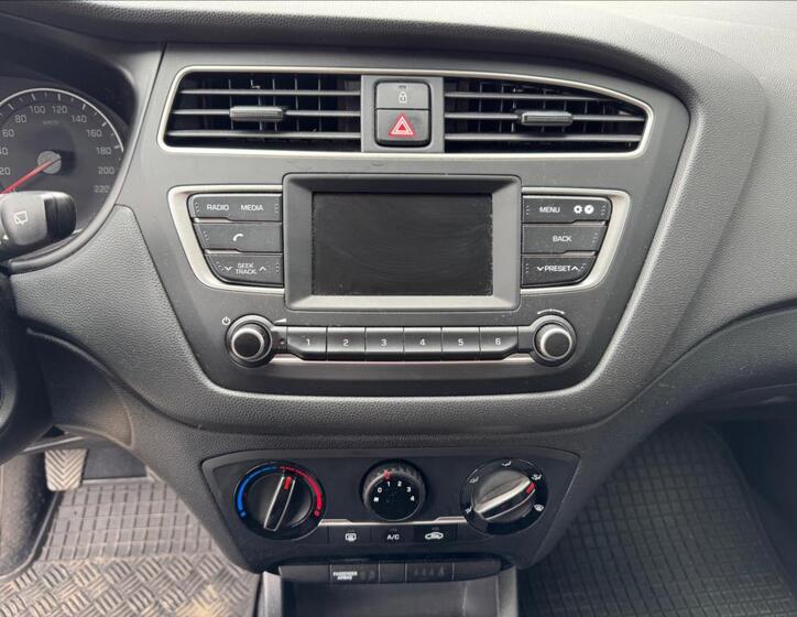 Hyundai i20 16
