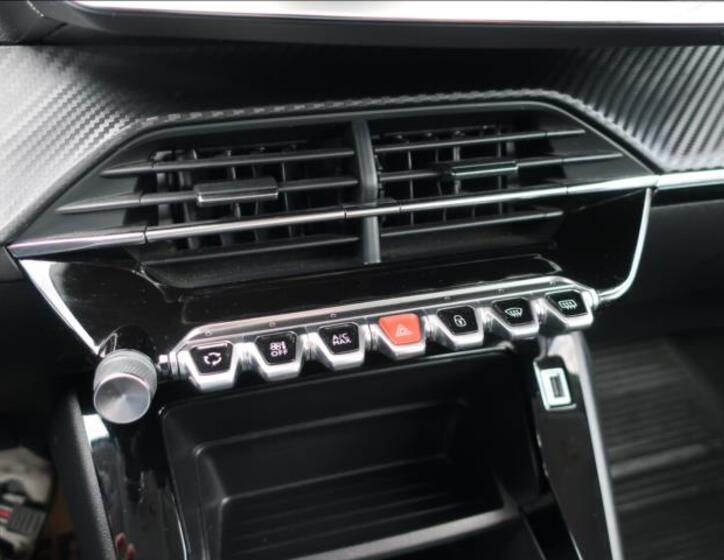 Peugeot 208 19