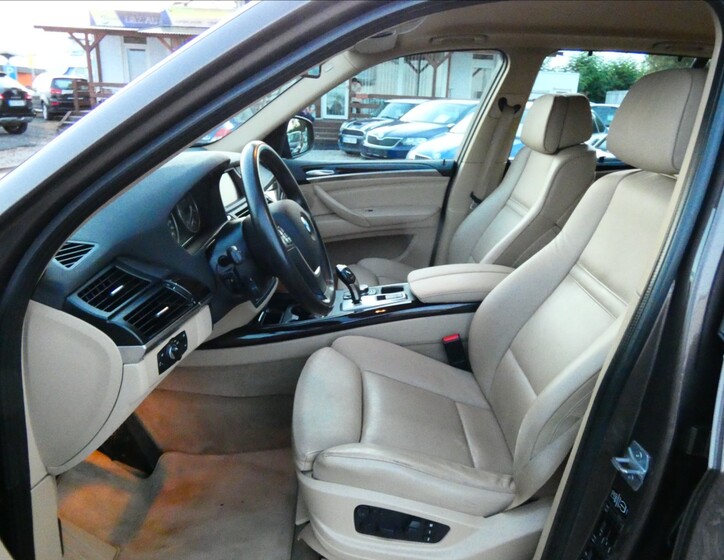 BMW X5 8