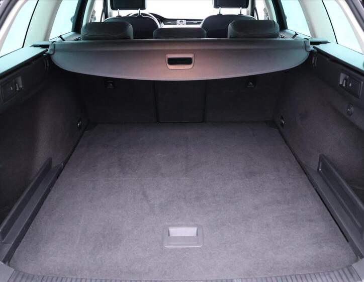 Volkswagen Passat 10