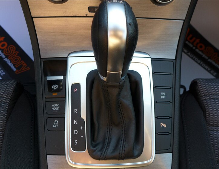 Volkswagen Passat 25