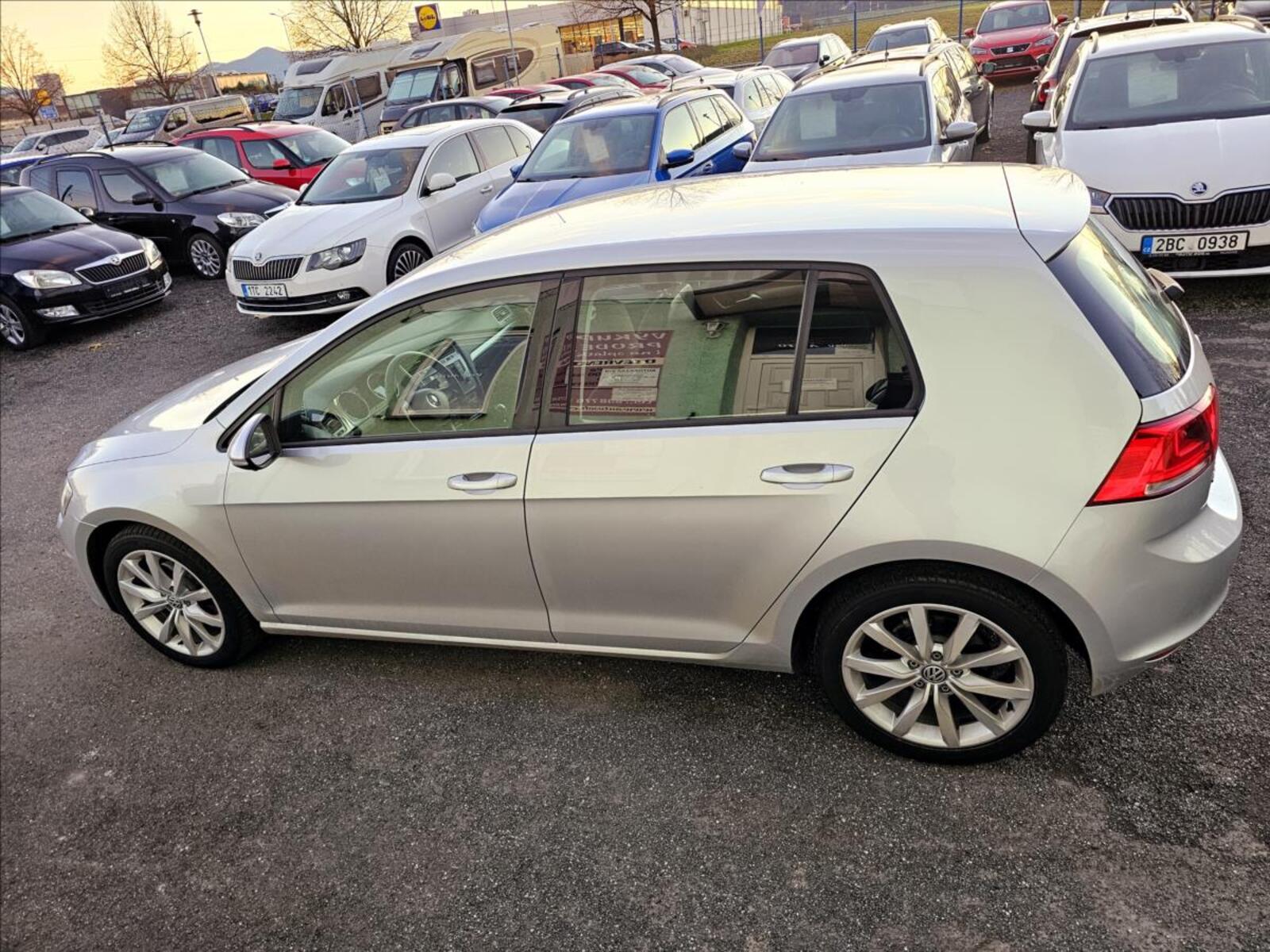Volkswagen Golf 9
