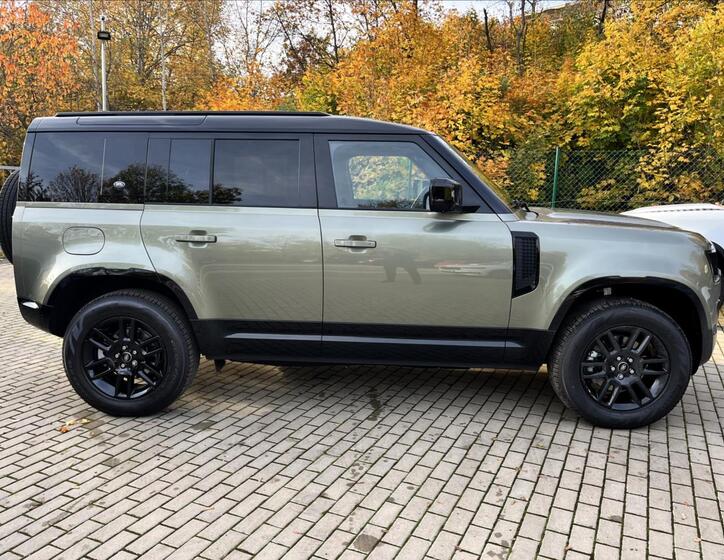 Land Rover Defender 4