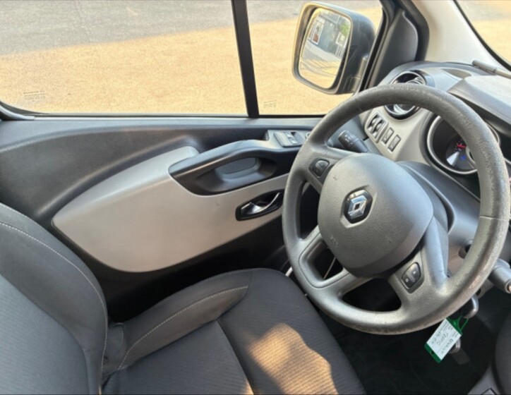 Renault Trafic 10