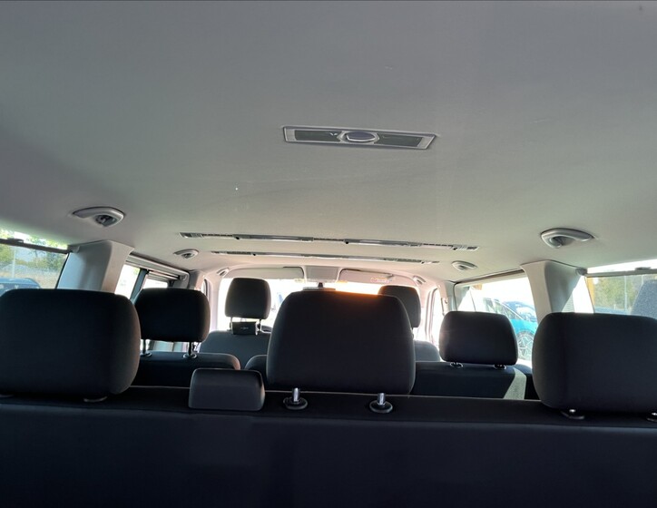 Volkswagen Caravelle 32
