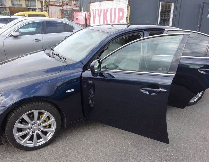 Lexus IS 220 32
