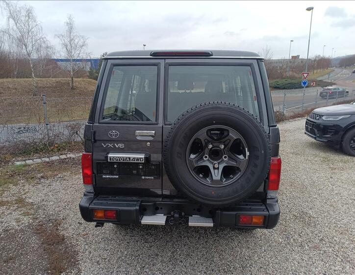 Toyota Land Cruiser 6