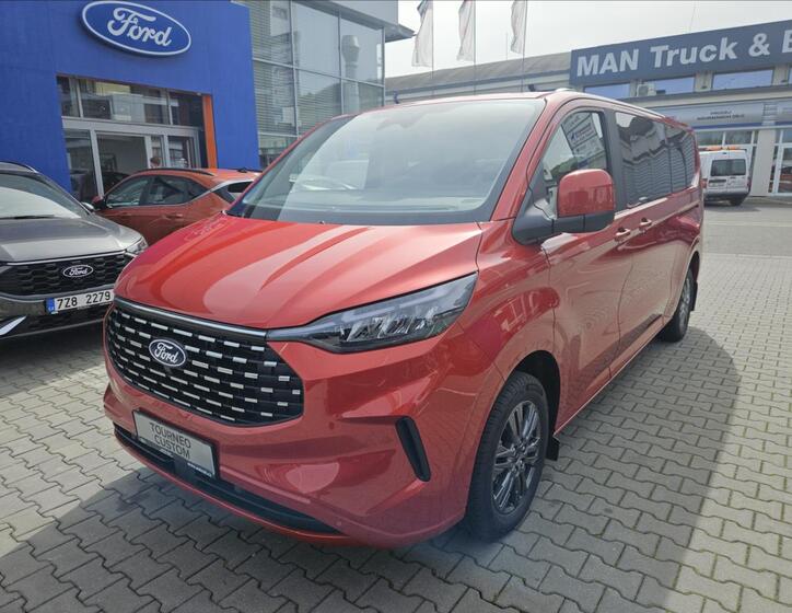 Ford Tourneo Custom 1