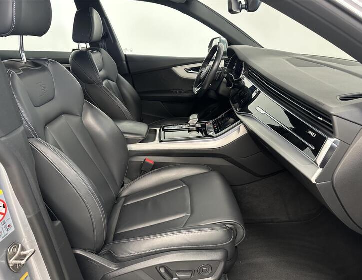 Audi SQ8 23