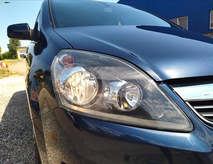 Opel Zafira 8