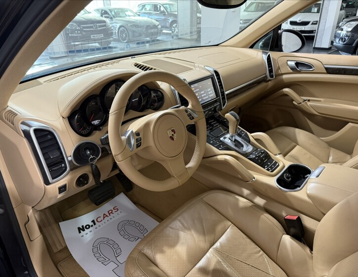 Porsche Cayenne 8