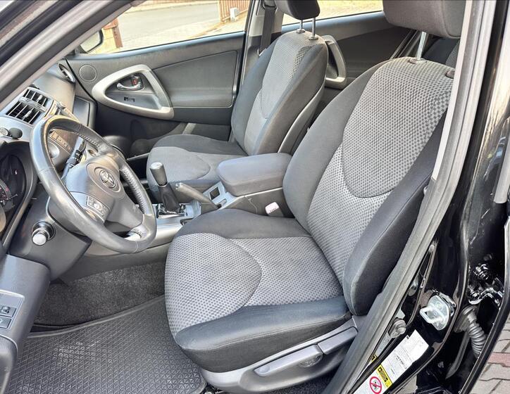 Toyota RAV4 11