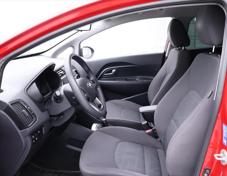 KIA Rio 11