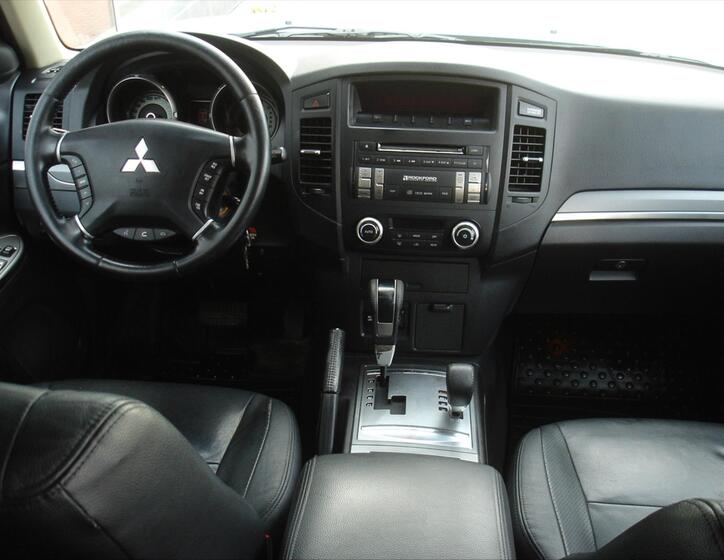 Mitsubishi Pajero 7