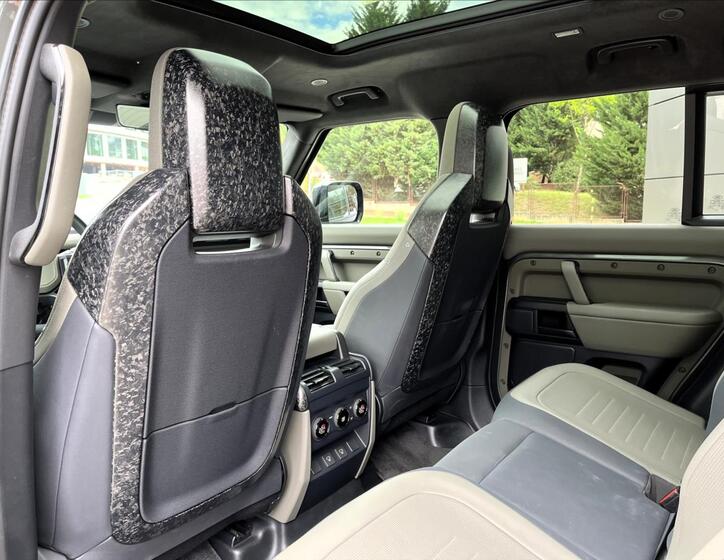 Land Rover Defender 44