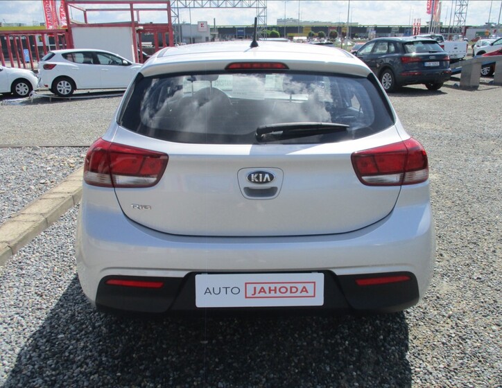 KIA Rio 7