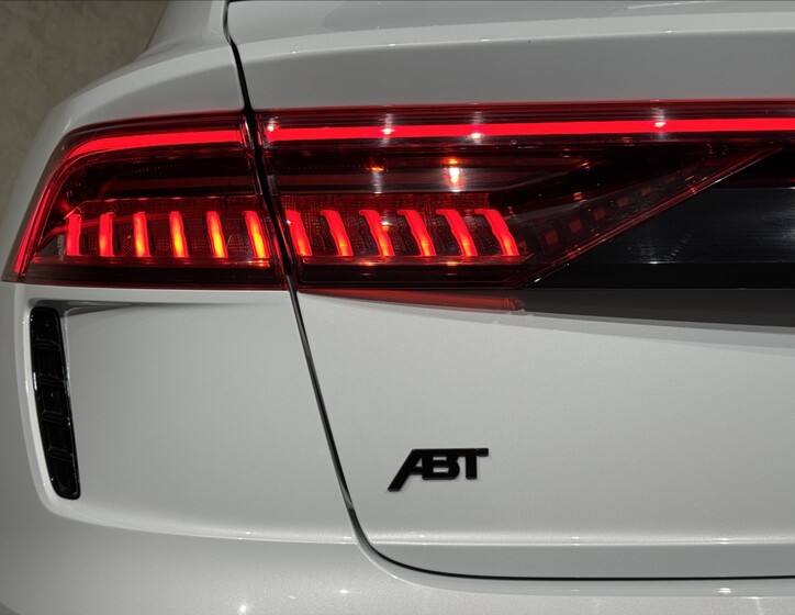 Audi RS Q8 16