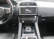 Jaguar F-Pace 11