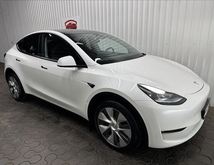 Tesla Model Y 12