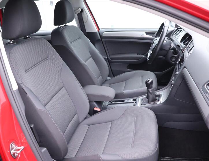 Volkswagen Golf 13