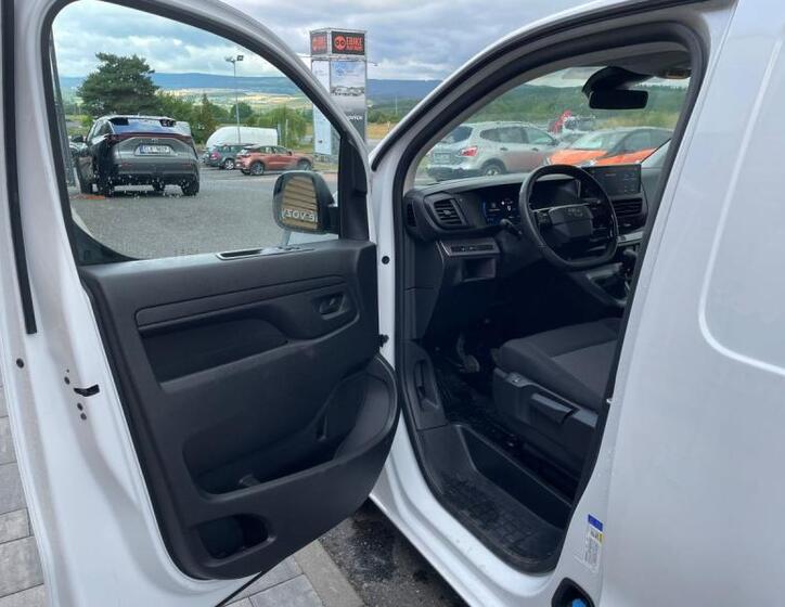 Toyota ProAce 8