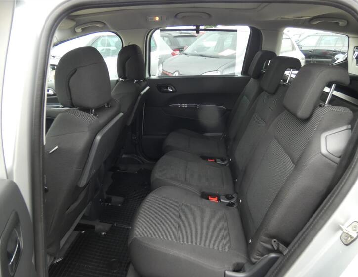 Peugeot 5008 11