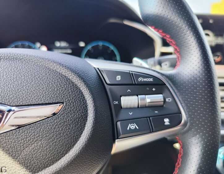 Hyundai Genesis 32