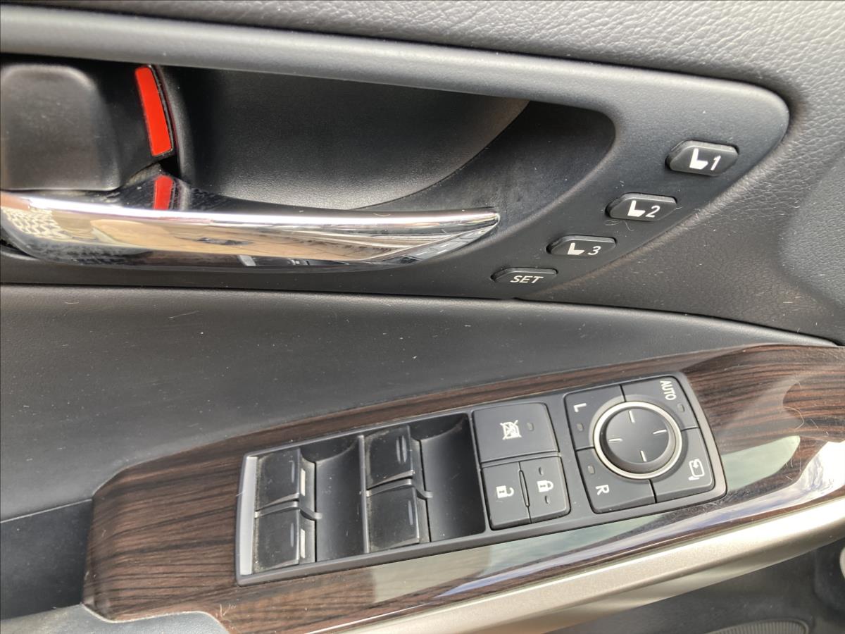 Lexus IS 300h