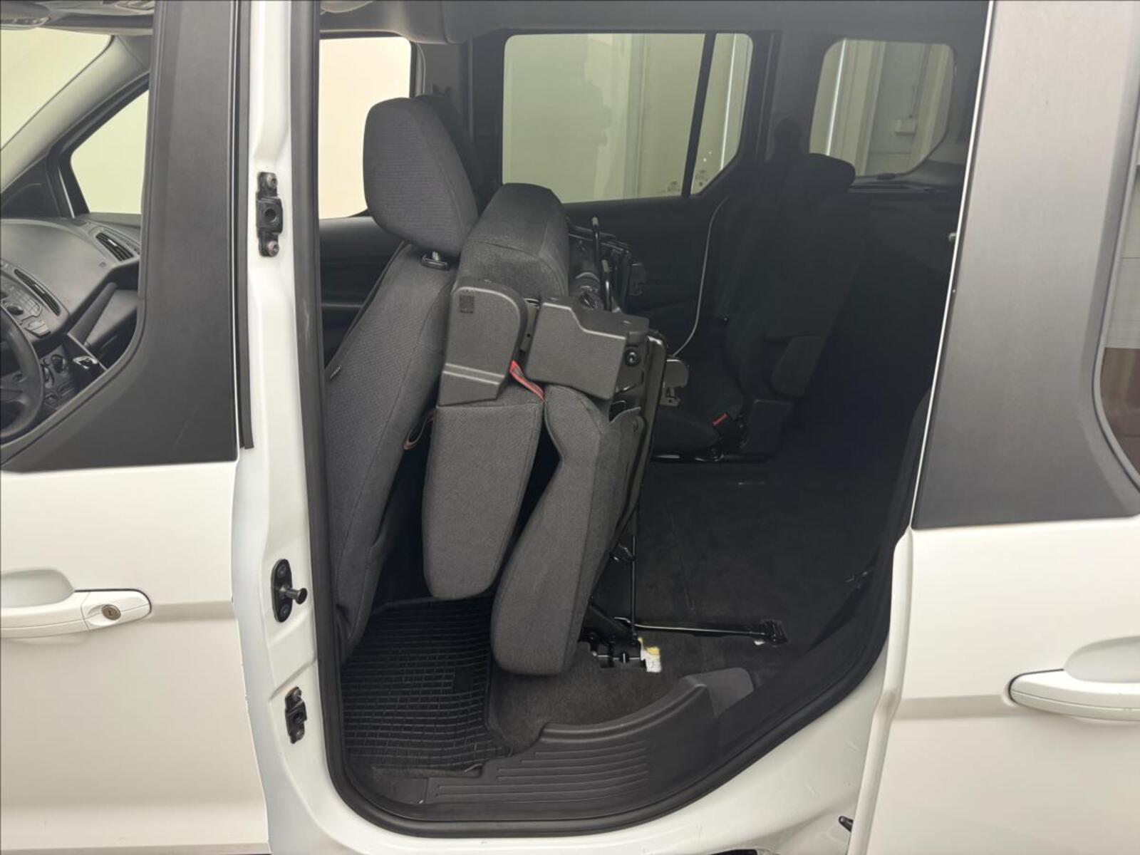 Ford Tourneo Connect 27