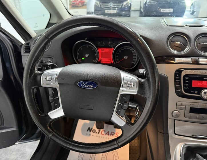 Ford Galaxy 8