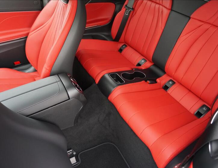 Mercedes-Benz 200 14
