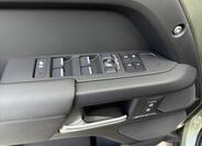 Land Rover Defender 13