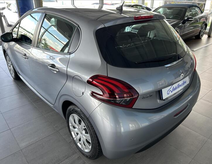 Peugeot 208 4