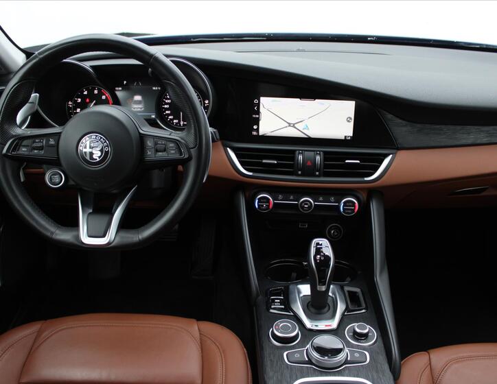 Alfa Romeo Giulia 14