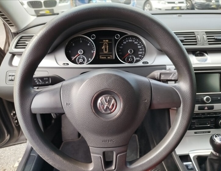 Volkswagen Passat 13