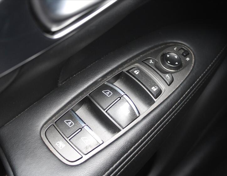 Infiniti Q70 23