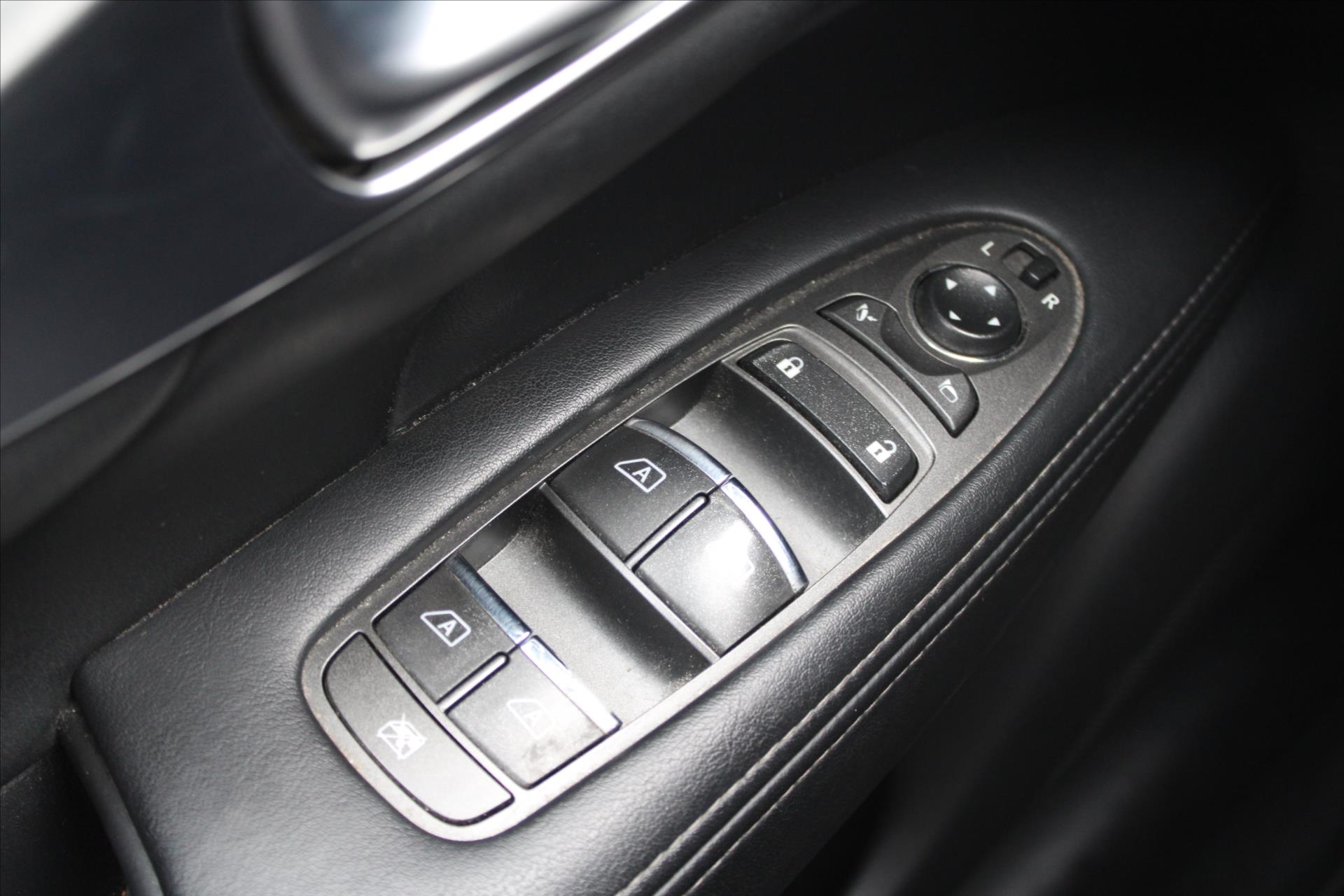 Infiniti Q70