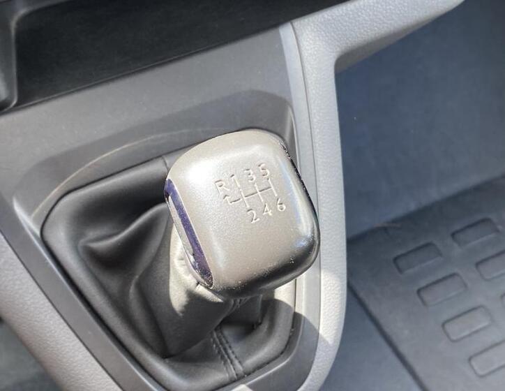 Peugeot Traveller 22