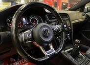 Volkswagen Golf 16