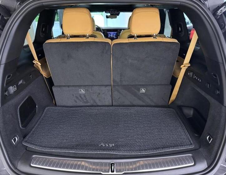 Jeep Grand Cherokee 23