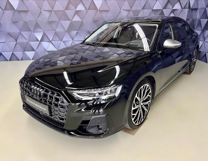 Audi S8 1