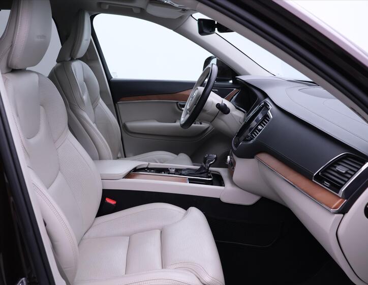 Volvo XC90 16